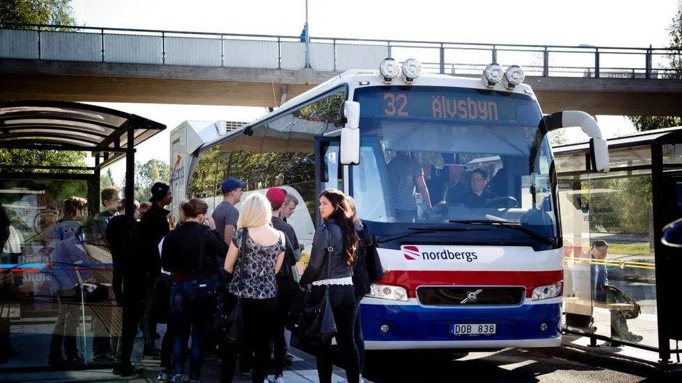 Kontantfritt. Från och med den 1 september ska inga kontanter hanteras på Länstrafikens bussar. (Arkivbild)