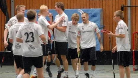 Glädje i Argentum efter 3-0 målet. Fr.v. Fredrik Jakobsson, Raymond Westerlund, Marcus Arbrahamsson, Arvid Marklund, Jeff Backlund, målskytten Magnus Ranberg, Jimmy Karlberg och Emil Nordin.