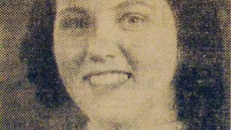 Eina Enroth, född Jonsson i Pålmark,  på bild från sångdebuten i augusti 1943 i Norrfjärden. I dag är hon 85 år fyllda och sedan 1985 bosatt i Ljusne