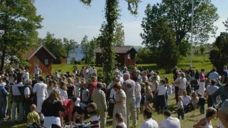Midsommar är upptakten till den svenska högsommaren. Många inleder sin semester nästa vecka, men semester är inte alla givet. Alltför många måste stanna hemma. Detta trots ett allt rikare Sverige.