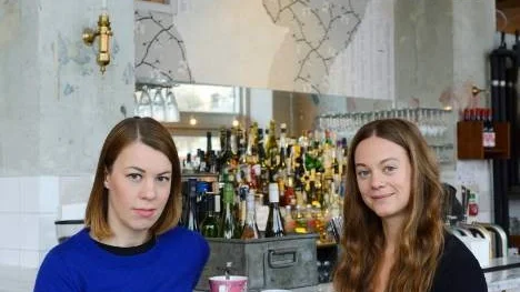 Caroline Hainer och AnnaMaria Jansson är frilansjournalister. I vår debuterar de med var sin relationsroman.