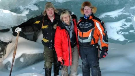 Per-Erik Holmberg, Maria Söderberg och Mats Holmström vid Salajeknaglaciärens kant.