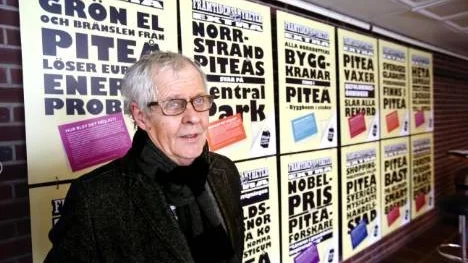 Fullmäktigeledamoten Åke Forslund (FP) sågar Piteå kommuns reklamkampanj och tycker den ger en förljugen bild av verkligheten.