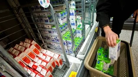 De stora kedjornas satsning på lågprismjölk hotar på sikt den lokala mjölkproduktionen i regioner som vår.