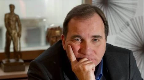 Oppositionen och media har hittills varit varsamma i sin behandling av S-ledaren Stefan Löfven. Men smekmånaden är sannolikt över - och det är hög tid att tala ideologiskt klarspråk.