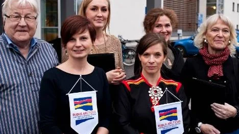 Norrbottens läns landsting delade ut ett antal stipendier i går. Bakre raden från vänster, Kjell Lundholm, Frida Aili, Anna Azcárate och Siv Tjärner. Främre raden från vänster, Lina Stoltz och Liselott Wajstedt.