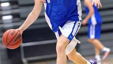 AVGÖR. Han må vara en rollspelare i LF Basket. Men när matcherna ska avgöras är Niklas Larsson som bäst.
