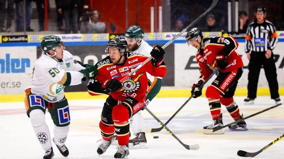 Finlir. Johan Harju serverade Johan Forsberg bakom ryggen i torsdags och Forsberg var nära att sätta den efter ett konstnummer som gick strax utanför.