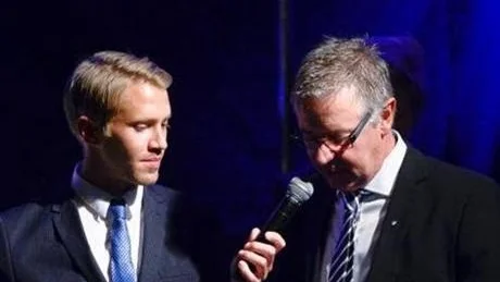 KURIRENBOLLEN. Daniel Ahonen är på turné och provspelar i Kalmar och Danmark. Priset hämtades istället av IFK Luleås sportchef Hans Boman.