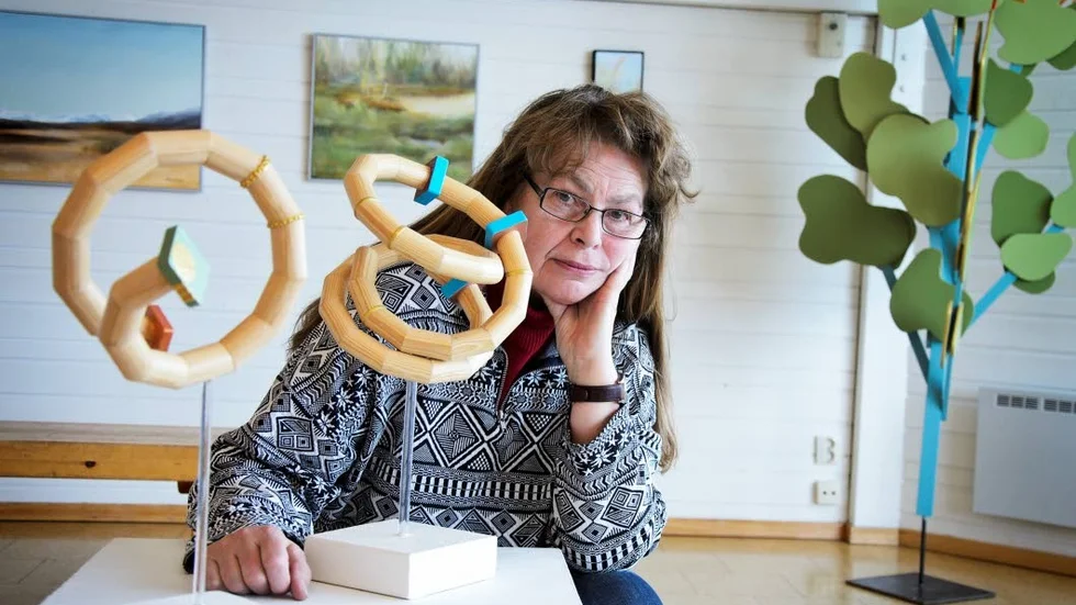 Utställning. Kirunakonstnären Barbro Behm ställer ut sina alster i Galleri Skáidi, Nikkaluokta.