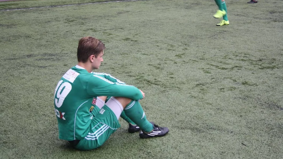 Bedrövat. Det var tomma blickar hos Emil Johansson och övriga BBK-spelare efter monsterförlusten mot Skellefteå.