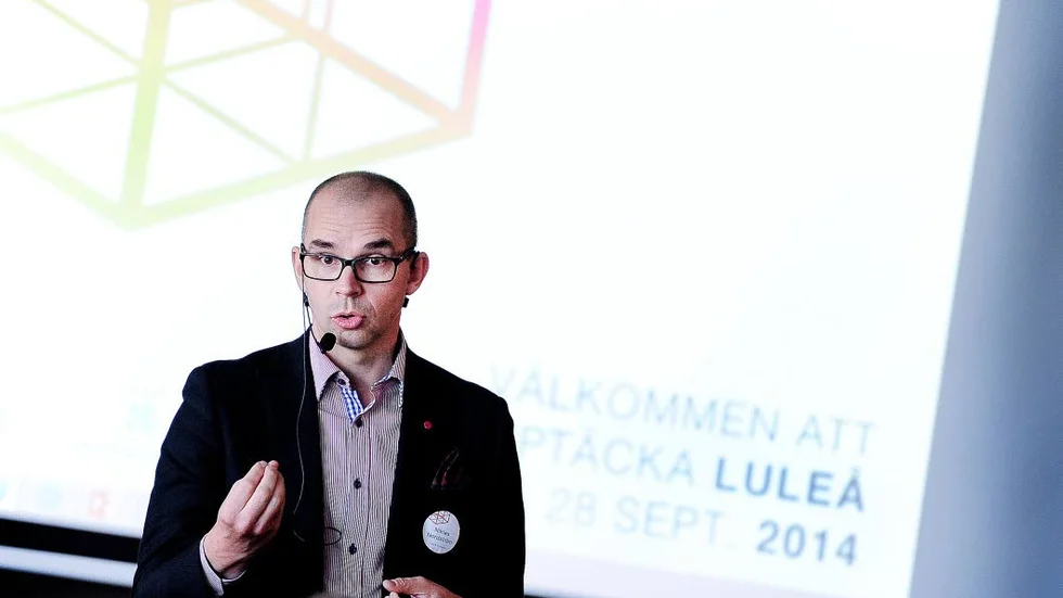 Fullmäktigebeslut. Niklas Nordström säger att delar i affären som kräver fullmäktigebeslut, ska tas i fullmäktige. Men får kritik från Vänsterpartiet som menar att kommunledningen valt en bakvänd ordning för processen.