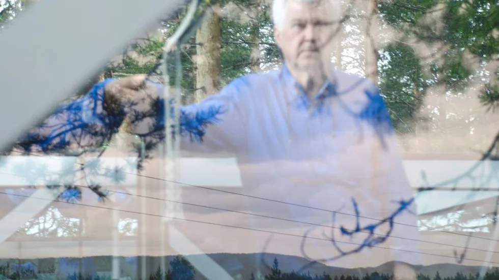 Utsikt från Mirror cube. Kent Lindvall är tillsammans med hustrun och medgrundaren till Tree Hotel, Britta Jonsson Lindvall, starkt kritisk till eventuella vindkraftverk på Haradskölen, som bland annat skulle synas från det världsberömda hotellrummet "Mirror cube".