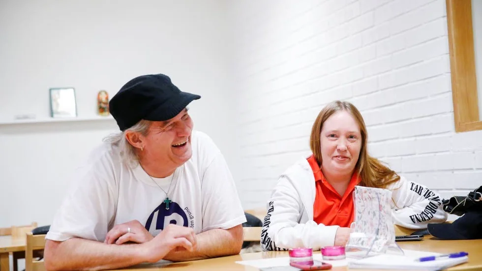 Eftervård. Jorma och Jenny Tervonen går på möten i LP-stiftelsens regi. Uppföljningen är avgörande för bibehållen nykterhet.
