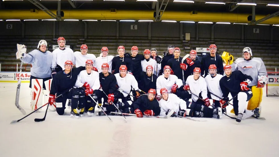 Stående, från vänster: Christoffer Rifalk, Peter Slimak, Marcus Nilsson, Philip Fält, Miiku Pukka, Andreas Lindgren, provspelare, provspelare, Robert Bergdahl, Johan Pettersson, Isak Eliasson Åström, Igor Jaros, Andreas Hookana.
Sittande, från vänster: Sebastian Hansson, Felix Olsson, Emil Sikström, Viktor Lundberg, Linus Krantz, Daniel Gustafsson, Fredrik Nyberg, Jens Andersson, Matus Matis.
Liggandes, från vänster: Christian Nyman, William Junttu.
Saknas: Anton Barsk, Rikard Boudin,  Emil Mäkitaavola, Viktor Sandberg, Marcus Sandström, Simon Strömberg. Ledare: Petter Christoffersson, Henry Acres, Robert Dahlroth.