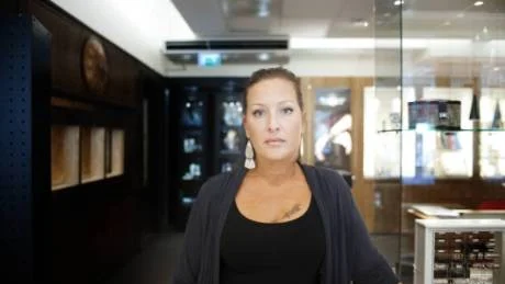 GICK FORT. Johanna Wallin, säljare på Fritz Olsson, betjänade kunden som sedan  rånade butiken på onsdagen.
