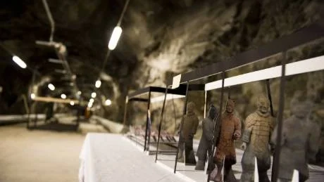 VÄRLDSBERÖMD ARMÉ. I bergrummet               under Östasiatiska museet i Stockholm kommer delar av Kinas berömda terrakottaarmé att ställas                          ut. Lerskulpturerna visas i stora glasmontrar.  Foto: Felipe Morales/Scanpix