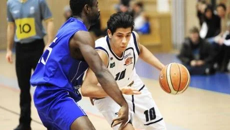 LIRAREN. BG:s Samir Ali (10) stoppade i 15 poäng.