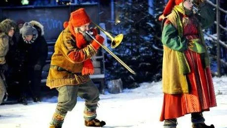 TROMBON I TOMTEBRASSET. I år försöker Tomten lära sig spela trombon, till Tomtemors stora förtvivlan.
