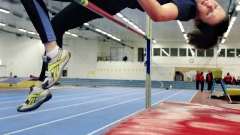 Luciakandidat nr 5, Rebecka Sundberg, har känsla för höga höjder. Hon är friidrottare med höjdhopp som specialitet.