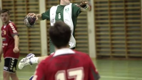 Simon Karlsson var punktmarkerad under hela matchen, men han lyckades ändå slita sig loss och totalt blev det hela åtta mål.