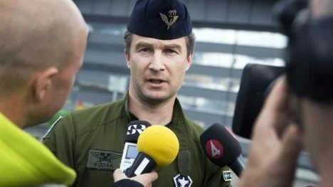 "Det hade kunnat sluta mycket illa. Vi är väldigt tacksamma över att skadorna trots allt blev så lindriga. Våra tankar går naturligtvis till den skadade teknikern och dennes anhöriga, säger Fredrik Holmbom, teknisk chef på F 21.