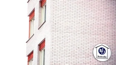 SÄLJER ÄLDREBOSTÄDER. Den kommunala bostadsstiftelsen Bodenbo får grönt ljus av kommunfullmäktige att sälja äldreboendefastigheter. Oppositionen är kritisk till vad de kallar för ”en privatisering av äldreboendena”. Foto: Lars-Henrik Andersson
