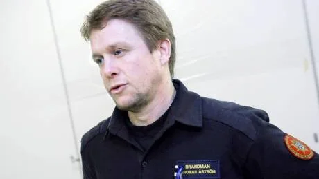 HELA HANDEN. ”Det här har blossat upp efter kommunals Vi tar fajten 2005. Ylva Thörn gick in till Persson och Persson peka med hela handen. Det är mitt ställningstagande”, säger brandmannen Thomas Åström.