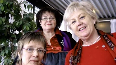 KVINNOHJÄRTAN. Ett seminarium med kvinnohjärtat i centrum arrangerades i lördags. Från vänster Stina Boström, överläkare och föreläsare, Marianne Blomqvist, 1,6-miljonersklubben, samt Agneta Gustavsson, föreläsare.