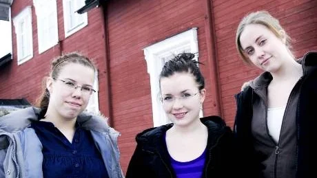 STARK TRIO. Sandra Nyman, 17, Amanda Åkerlund 17, och Madeleine Jakobsson 16 år en stark trio som jobbar för att utveckla byarna Örarna och Brändön.