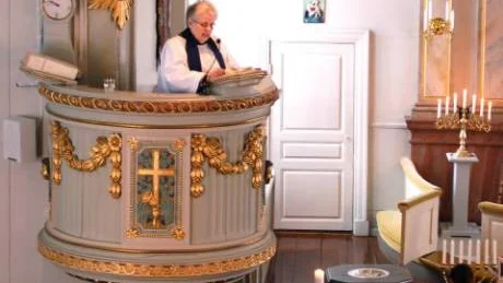 LJUS OCH MÖRKER. Sonja Waara talade om att följa ljuset och undvika mörkret i sin avskedspredikan.