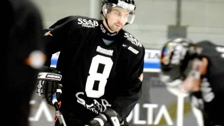 bra start.  Johan Ejdepalm var Luleås sista värvning och den relativt okände backen har verkligen tagit chansen i säsongsupptakten. Överraskande bra är det generella omdömet om 25-åringen som aldrig spelat i elitserien förut. Foto: Berndt Dimeus