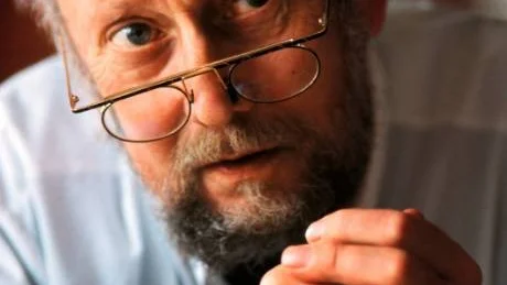 SKRIVER SOM  HAN TALAR. "Jag skriver som jag tänker och talar som jag skriver", säger Torgny Lindgren.