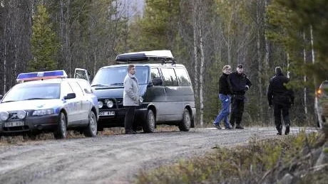 på plats. Vid vallningen efter Kaltijokivägen väster om byn Skröven fanns riksmordkommissionens chef Dag Andersson på plats för att följa arbetet.