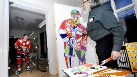 BURSTRÖM x 2. Ett par timmar efter att Burström ställt sig i Galleri Skåda börjar resultatet se ut som en riktig Luleå hockeyspelare. Erling Johansson hittade i Burström det han söker i alla sina verk. Urkraften.