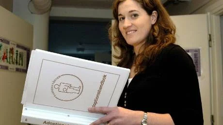 STABILT. Antalet adoptioner till Sverige var rekordlågt i fjol, men för Barnens vänner i Öjebyn har antalet legat stabilt de senaste åren. Det konstaterar adoptionsföreningens informatör Mona Berglund.