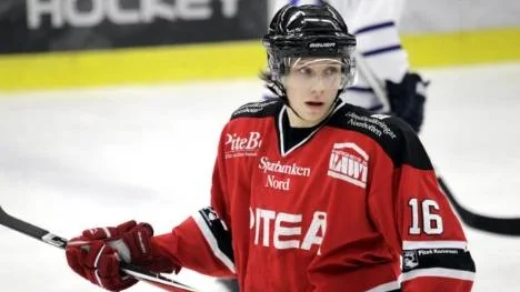 Petter Emanuelsson fixade en extrapoäng åt Piteå i bortamatchen mot Kovland. 2-2 var ställningen inför förlängningen som bara blev 1.42 minuter gammal. Då gjorde Petter segermålet framspelad av Marcus Hurtig. (Arkivbild)