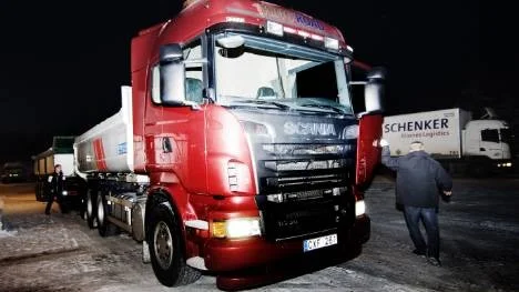 Det är den här typen av lastbilsekipage, specialkonstruerade som kommer att sköta malmtransporterna mellan Kaunisvaara i Pajala kommun och omlastningsstationen i Svappavaara om ett drygt år. Lastbilsekipaget kommer att ha en dispens om 90 ton och kommer från tillverkaren i Södertälje.
