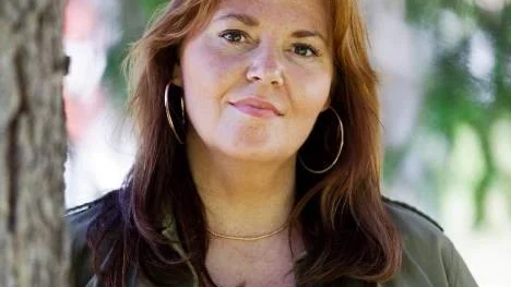 Cia Carlsson slappnar av några veckor på familjens stuga, innan det är dags att flyga tillbaka till Amsterdam och livet som hårstylist på Carlsson Culture.