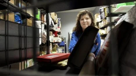 Julruschen på paketutlämningen vid Coop Forum beskrivs av Annika Nilsson som tidvis kaotisk, mycket på grund av att e-handeln bara ökar.