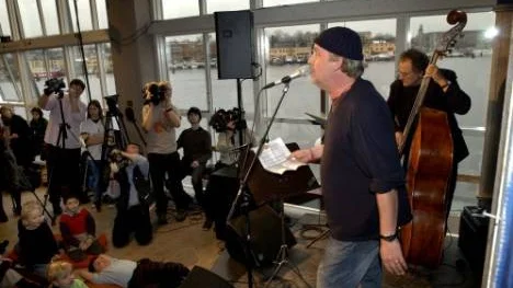 Barnens Georg Riedel gör konsert för ung publik tillsammans med Eldkvarns Plura Jonsson.