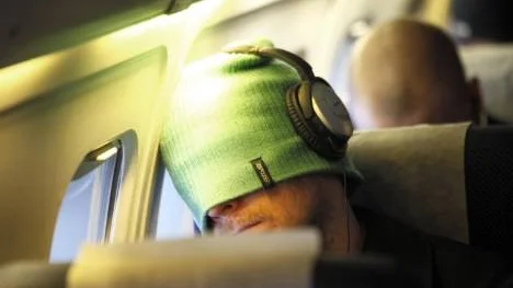 "Jag brukar inte ha några problem att slumra till", säger Jan Sandström. På flyget till bortamötet mot Timrå, blev det en lur på knappt en timme.