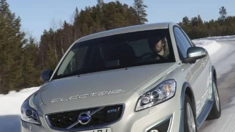 Utan dekalerna på bilen hade det inte synts någon skillnad på en vanlig Volvo C30 och den eldrivna. Det skulle i så fall vara den lilla luckan i grillen för elkontakten.