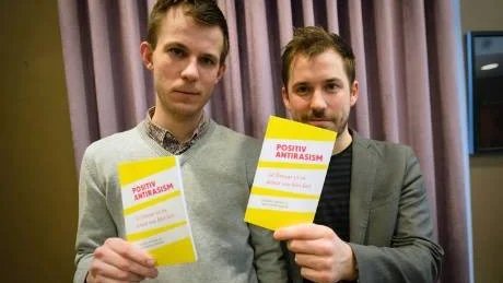 DEBATTBOK. Expomedarbetarna Alexander Bengtsson och Daniel Poohl söker i sin debattbok nya       ingångar till antirasistiskt arbete på det lokala planet. "Det finns människor som år efter år ägnar sig åt socialt arbete, i den positiva antirasismen skapas en politisk plattform", säger Alex Bengtsson.Foto: EXPO