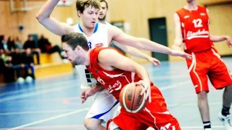 TUFFT. Det blev en tuff match med mycket känslor då Emanuel Lindbäcks LF Future besegrade Blackeberg.
