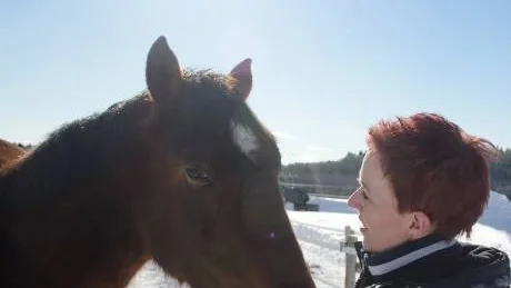 TVÅÅRING. Helena Bergström förklarar kärleksfullt hur oproportionerlig hennes tvååring är.