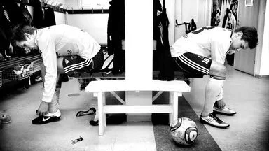 TUNGT BESKED. Anton Andersson och Simon Brännström (till höger) inför förra säsongen. Brännström åkte på en tidig knäskada och fick rehabilitera sig hela året. Nu har oturen varit framme igen för Alviksprodukten.