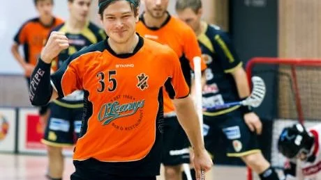 SEGER. Hampus Modigs och hans IBK Luleå bärgade samtliga poäng i länsderbyt mot Kiruna AIF. Modigs satte två av Luleås nio mål.