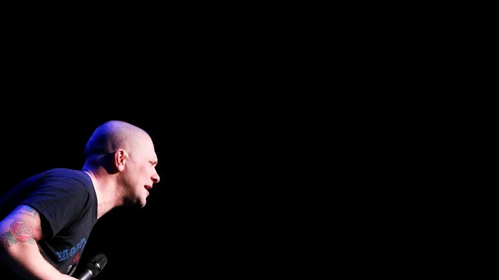 Jobb. Magnus Betnérs show heter "Work in progress" och Duo Nöjes recensent tycker att det finns en hel del att finslipa.
