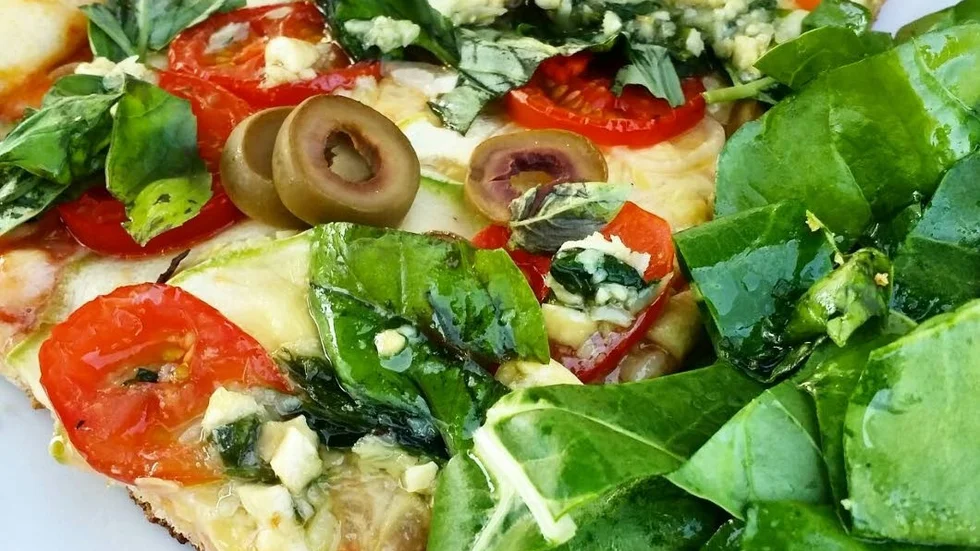 Långt ifrån skräp. Hembakad pizza slår hämtvarianten med hästlängder.